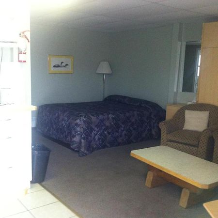 Raccoon Lodge Motel Sylvan Lake Zimmer foto