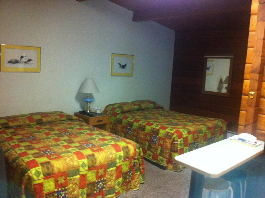 Raccoon Lodge Motel Sylvan Lake Zimmer foto