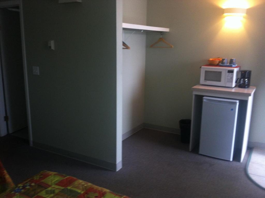 Raccoon Lodge Motel Sylvan Lake Zimmer foto