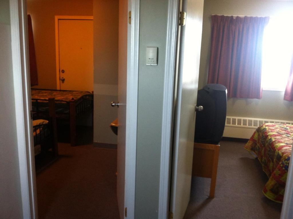 Raccoon Lodge Motel Sylvan Lake Zimmer foto