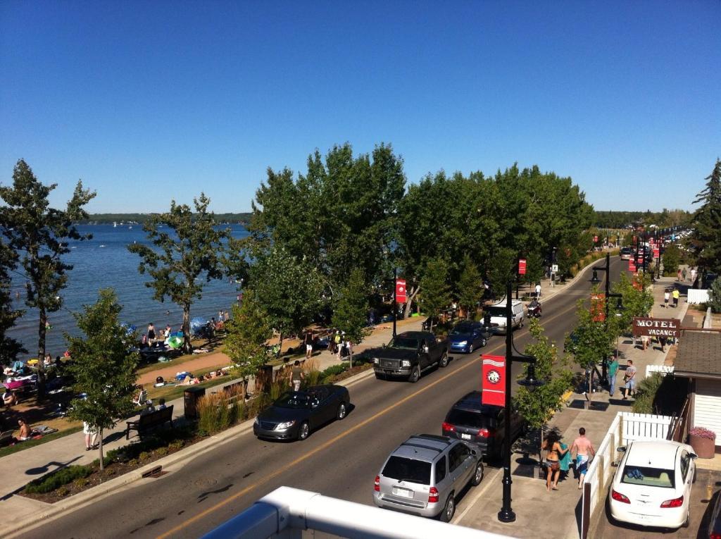 Raccoon Lodge Motel Sylvan Lake Exterior foto